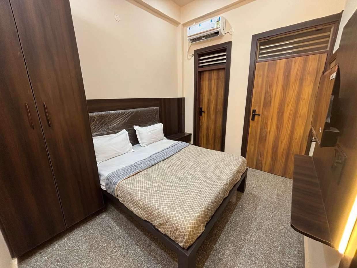 Deluxe Walnut Suite — Room 2