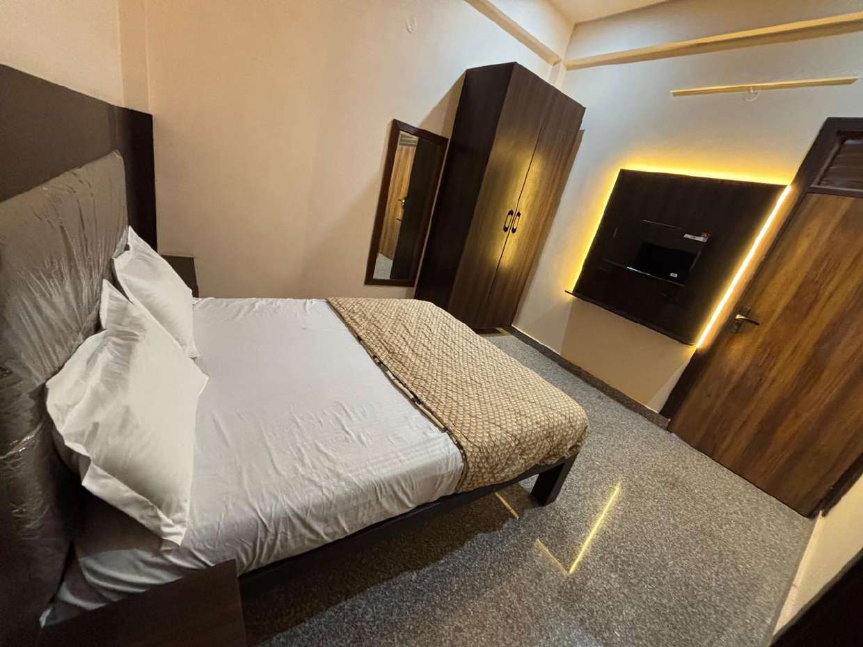 Executive Skyline Suite — Room 2