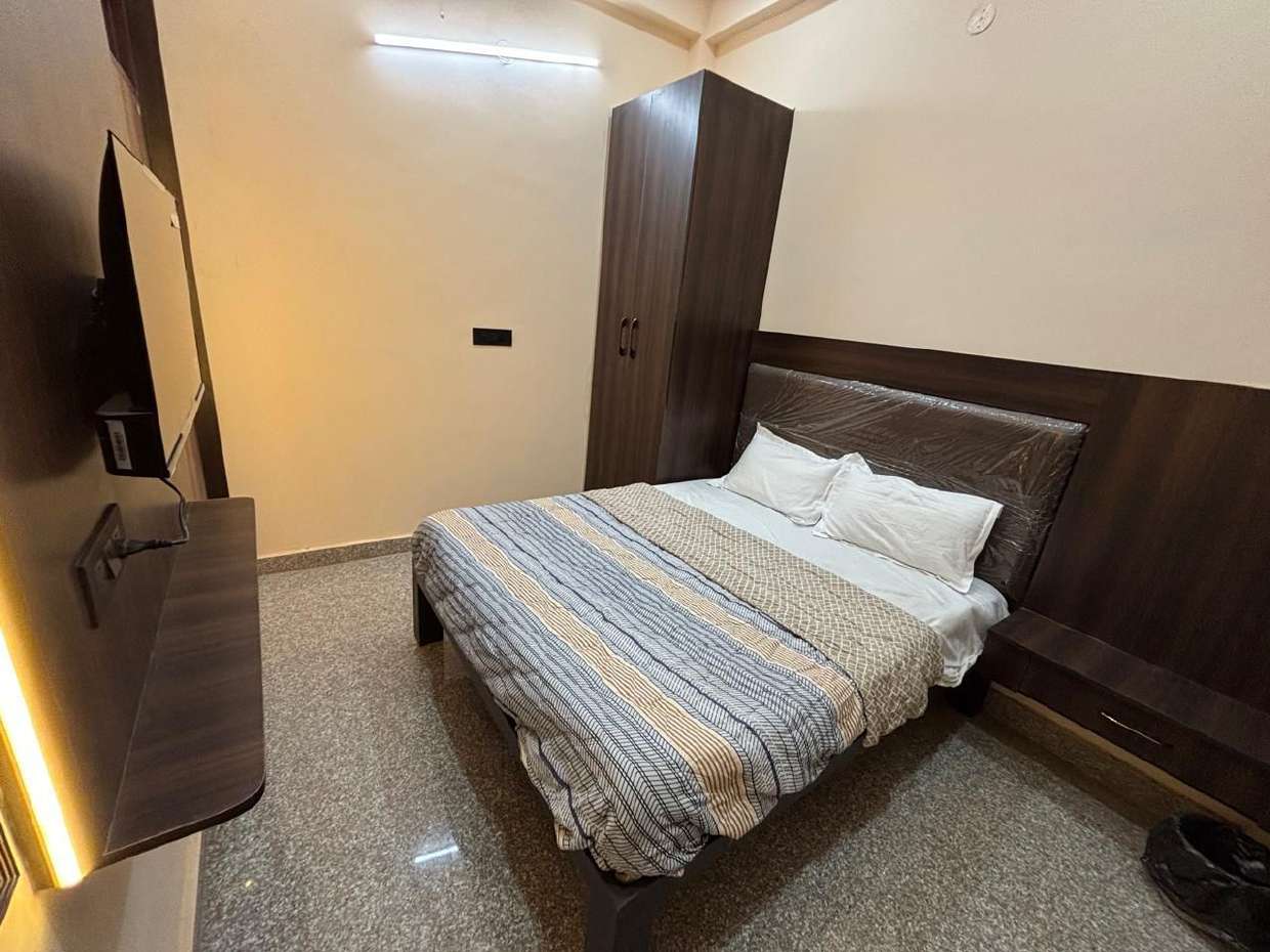 Classic Ivory Suite — Room 1
